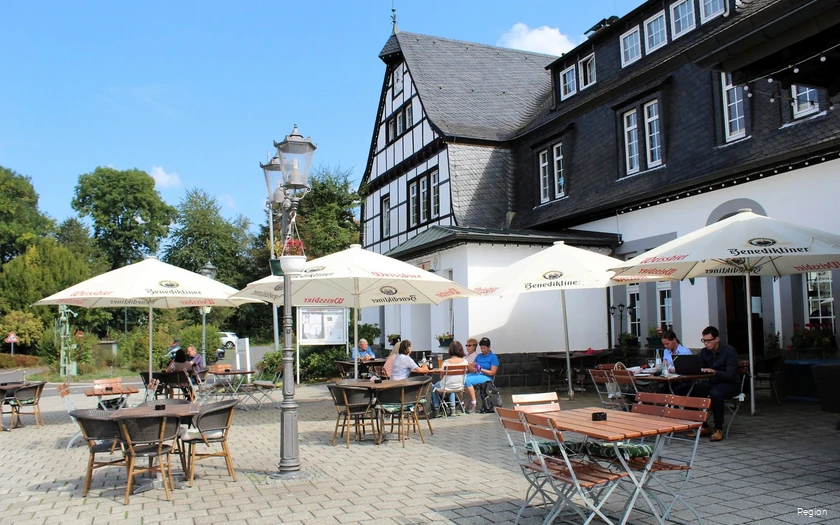 Kulturbahnhof Halver Gastronomie vor dem Kulturbahnhof in Halver.