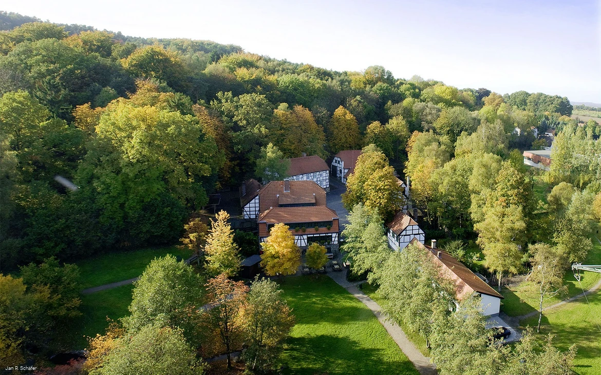 Drohnenaufnahme der Fabrikanlage-Maste-Barendorf