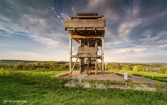 Auf einer der höchsten Erhebungen in der Gemeinde steht der Aussichtsturm Wenden-Heid.