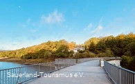 Goldener Herbst: Blick von der Staumauer - © Jochen Bernsdorf