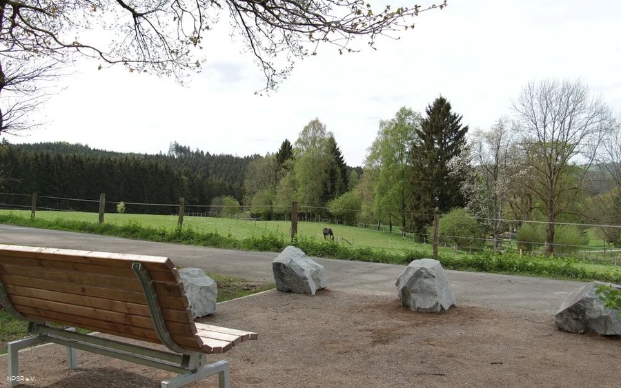 Rastplatz mit Blick zum Dorf Heed Rastplatz mit Blick zum Dorf Heed