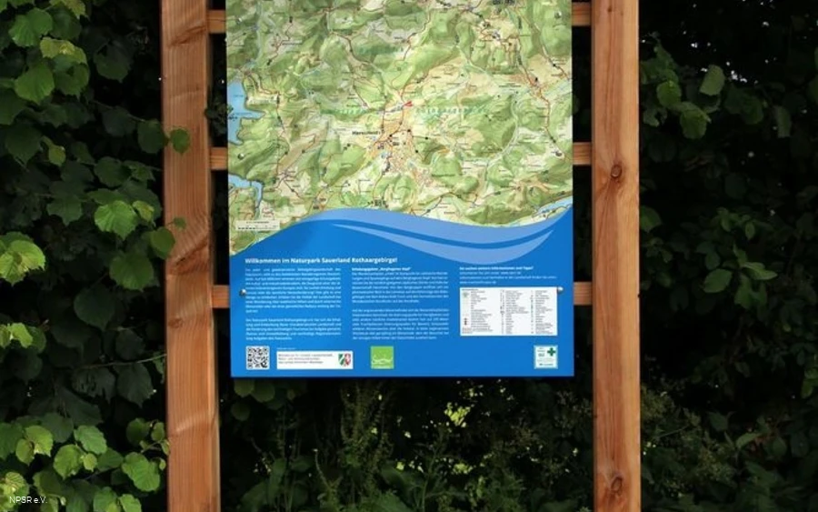 Informationstafel zum Wanderwegenetz vor Ort Informationstafel zum Wanderwegenetz vor Ort