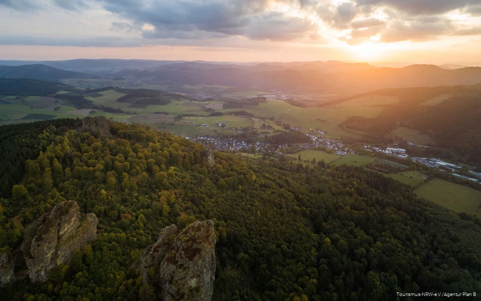 Panoramaaufnahme von den Bruchhauser Steinen aus.