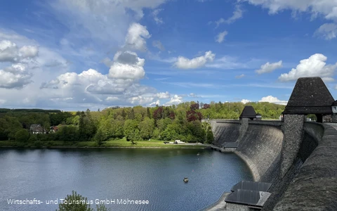 Staumauer Möhnesee mit Ausgleichsweiher