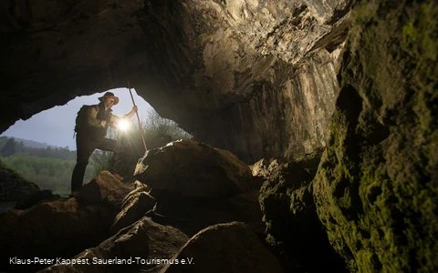 Waldrouen-Ranger in der Höhle