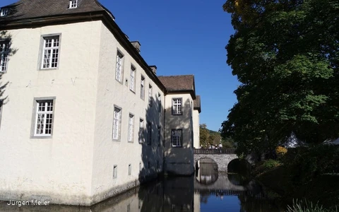 Wassergraben Schloss Wocklum