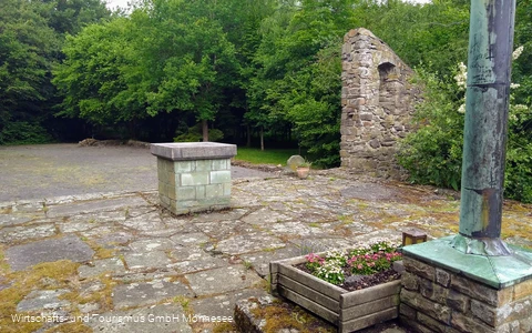 Klosterruine-Altar.jpg