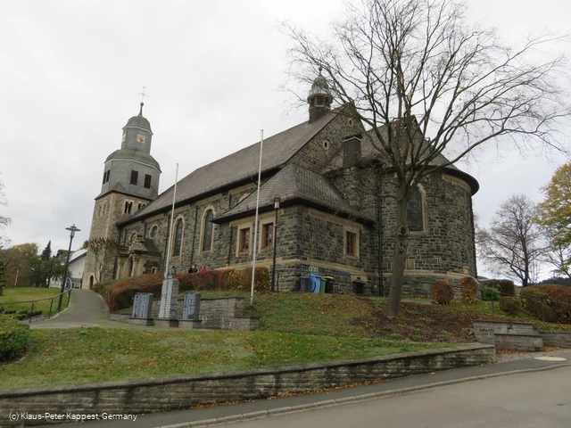 Kirche Hesborn.JPG