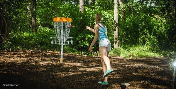 Discgolf im Wald