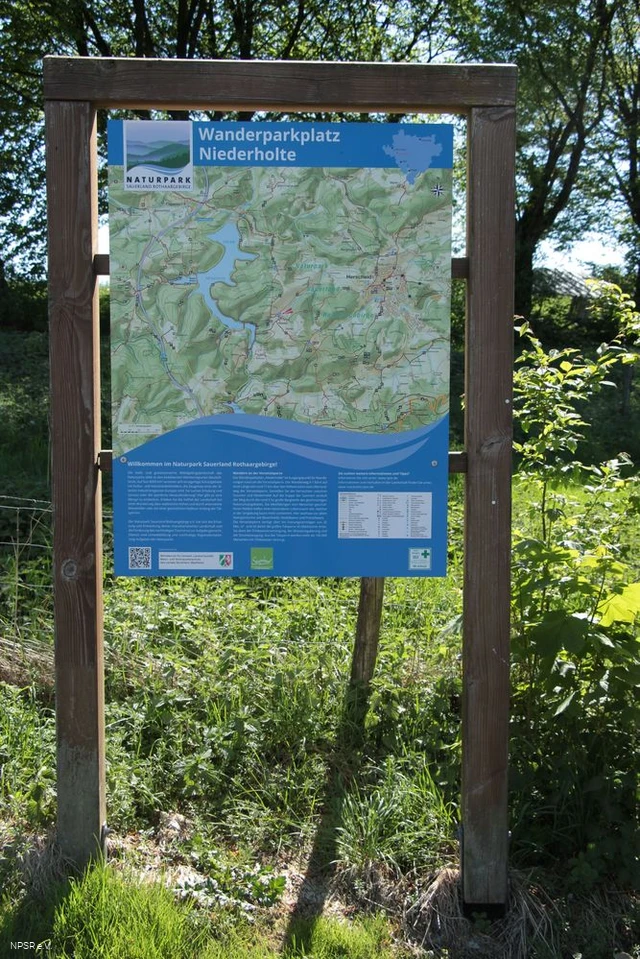 Informationstafel am Wanderparkplatz Niederholte