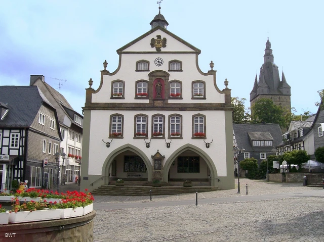 Rathaus mit Brunnen