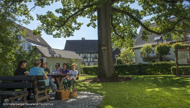 Wanderparkplatz am Todesbruch in Oberhenneborn