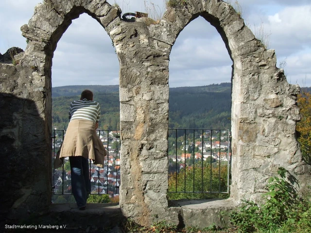 Blick durch die Aussichtsfenster Bilsteinturm